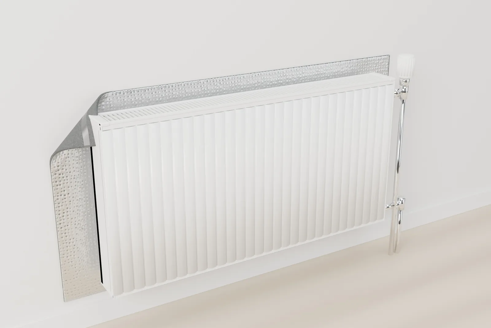 Isoflect Recuperator posé sur le mur derrière le radiateur, avec l'aluminium orienté vers le radiateur